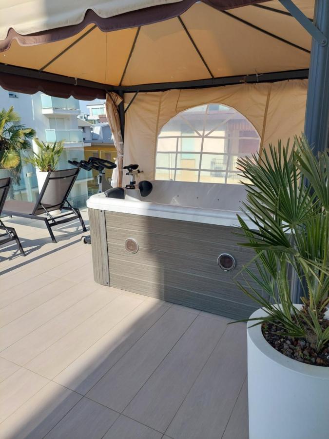 Hotel Rossini 4S Lignano Sabbiadoro Ngoại thất bức ảnh