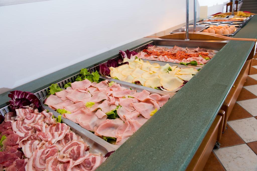 Hotel Rossini 4S Lignano Sabbiadoro Ngoại thất bức ảnh