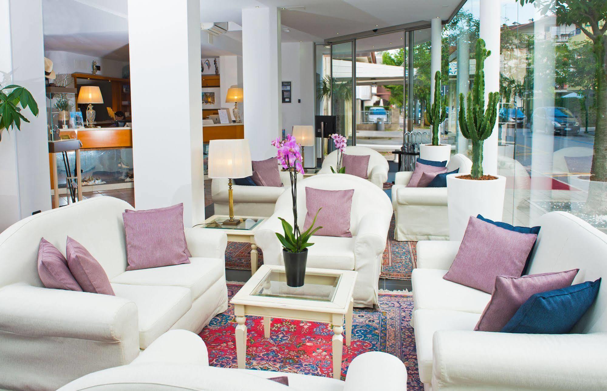 Hotel Rossini 4S Lignano Sabbiadoro Ngoại thất bức ảnh
