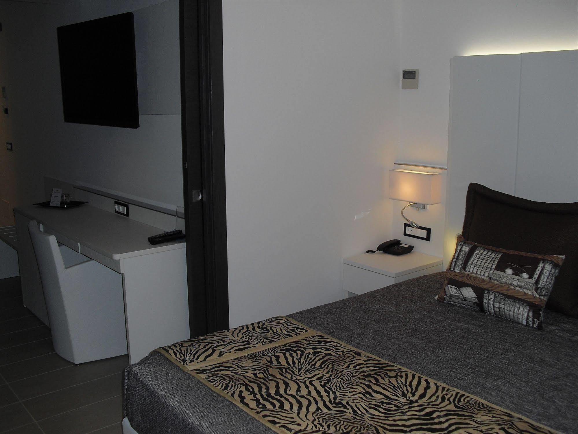 Hotel Rossini 4S Lignano Sabbiadoro Ngoại thất bức ảnh