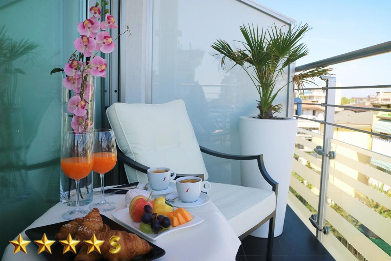 Hotel Rossini 4S Lignano Sabbiadoro Ngoại thất bức ảnh