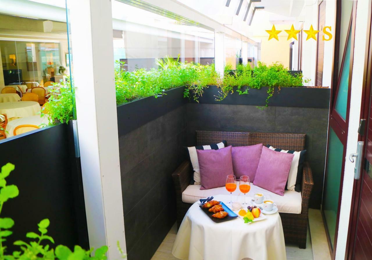 Hotel Rossini 4S Lignano Sabbiadoro Ngoại thất bức ảnh